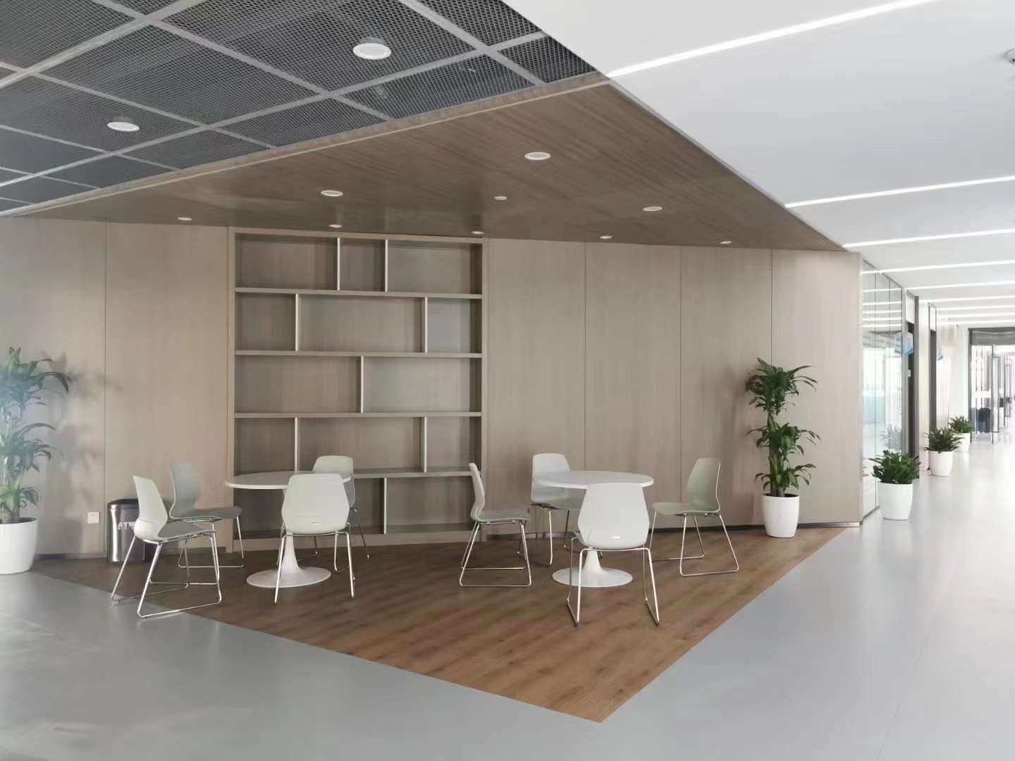 辦公家具工程案例之洽談區(qū)