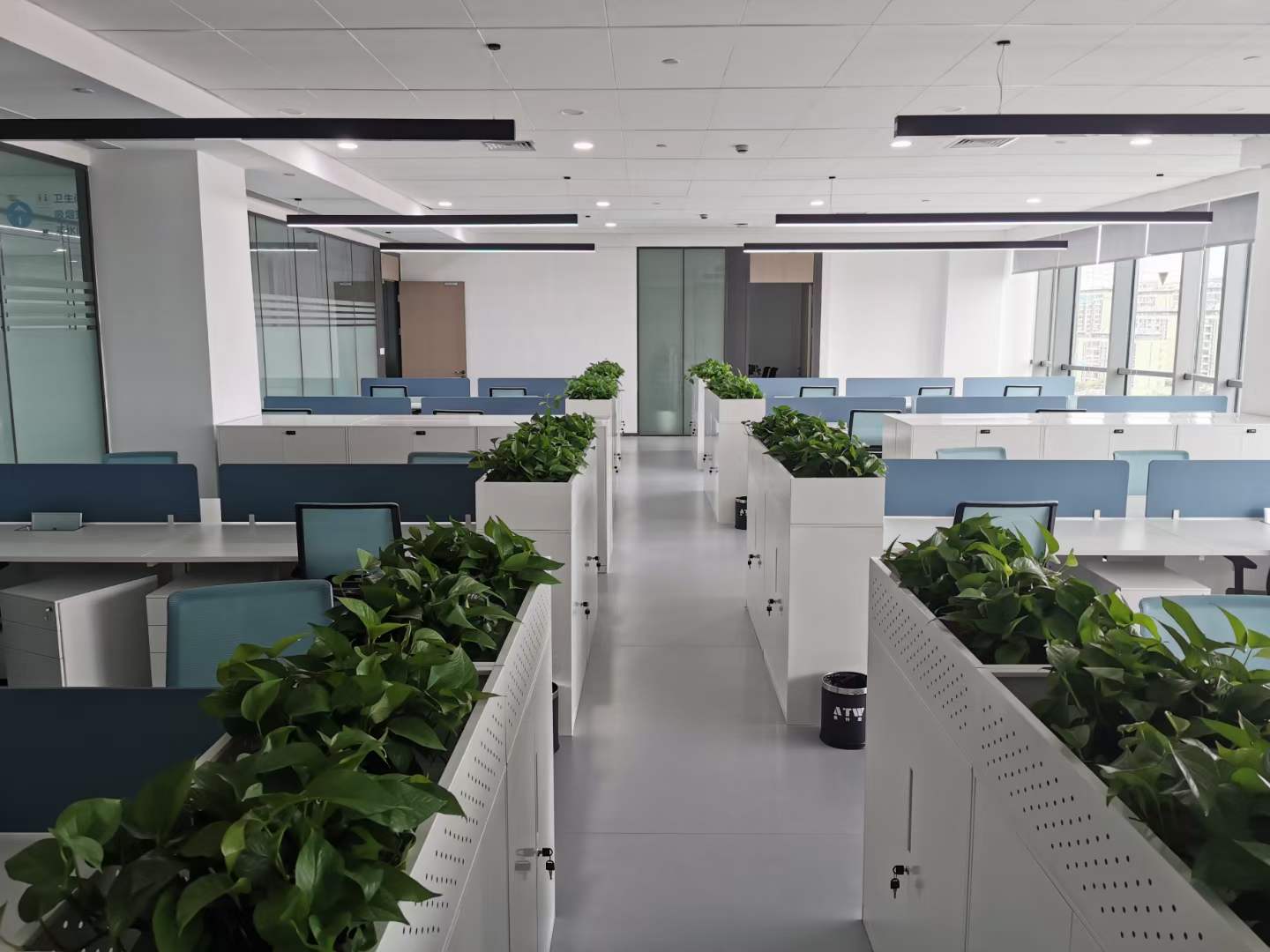 辦公家具工程案例員工桌椅